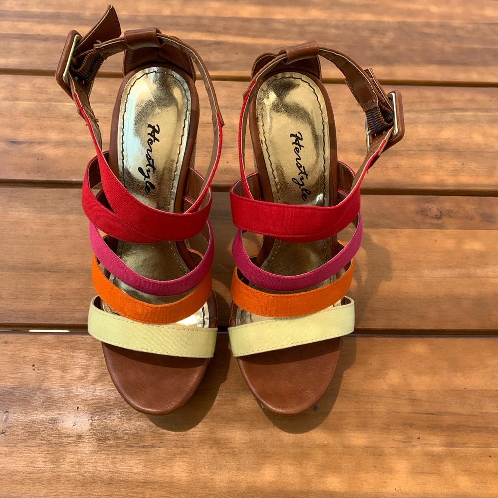 Spring/Summer Wedge - Picture 2 of 3